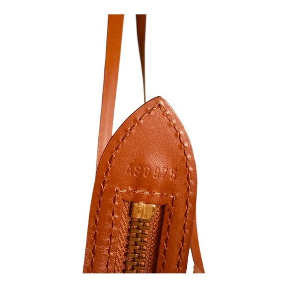 LOUIS VUITTON Epi Saint Jacques GM - Picture 7 of 13